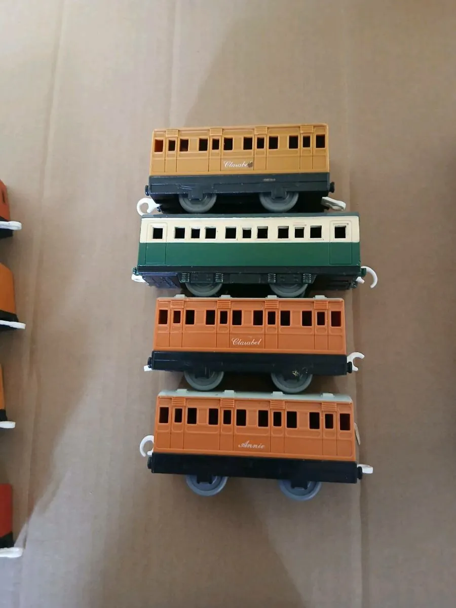 THOMAS AND FRENDS  COACHES/WAGONS - Image 2