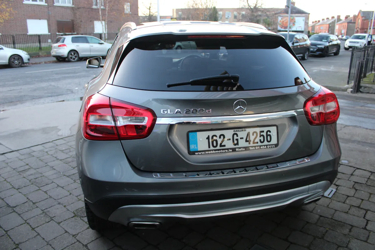 Mercedes-Benz GLA 200d AUTO *SUNROOF* 2016 - Image 4