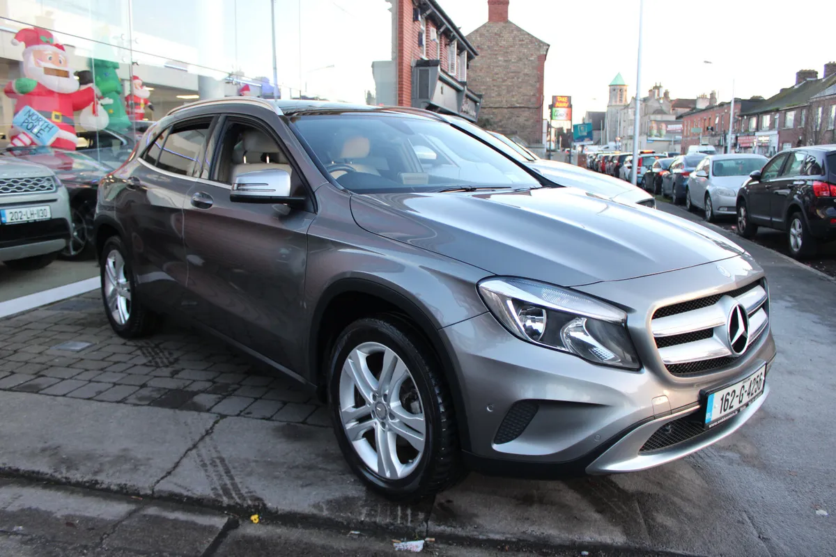 Mercedes-Benz GLA 200d AUTO *SUNROOF* 2016 - Image 2