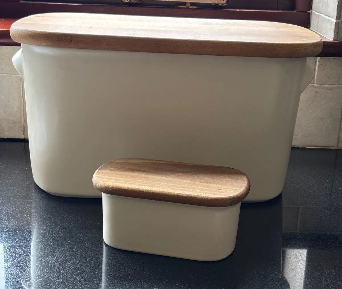 Bread bin & butter dish - Image 1