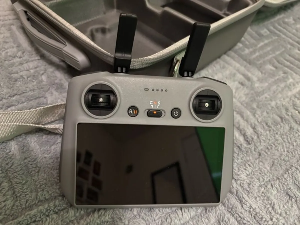 DJI Air 3S Fly More Combo in excellent condition - Image 4