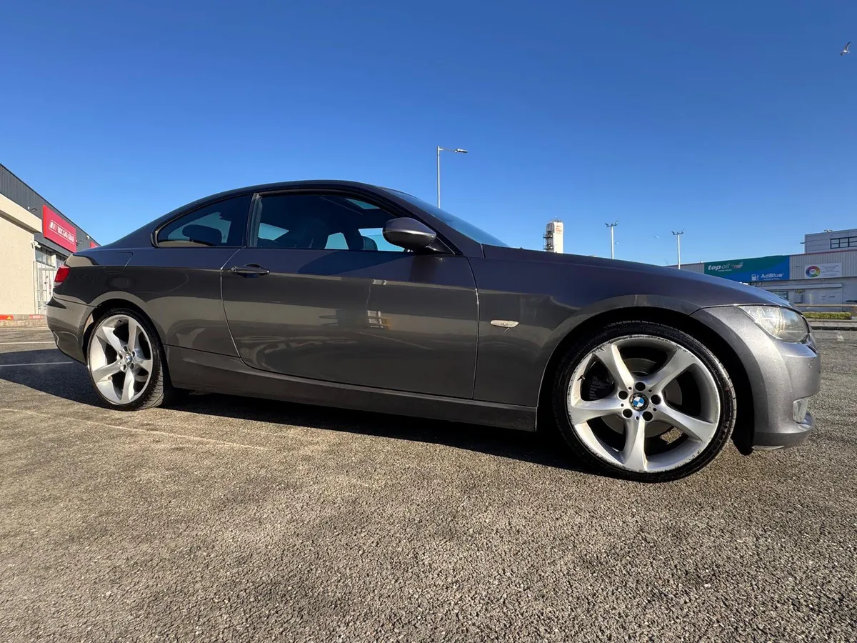 BMW 3-Series 2007 - Image 2