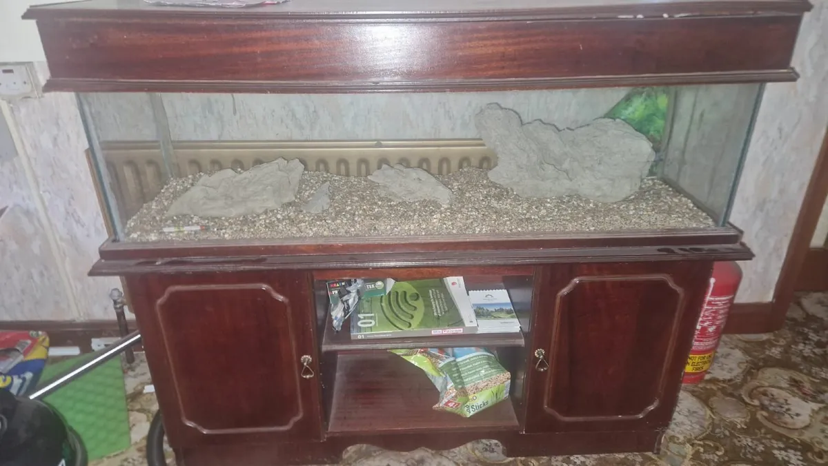 Fish tank with stand - Image 2