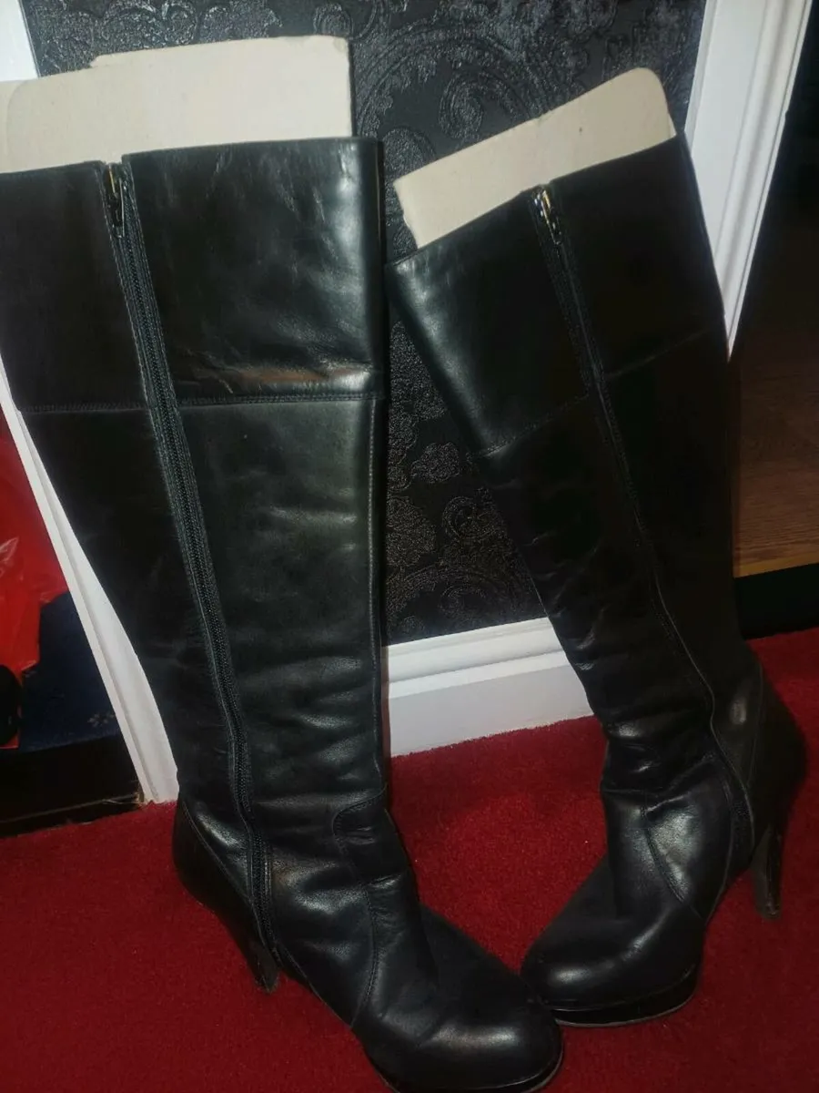 Black knee high boots - Image 1