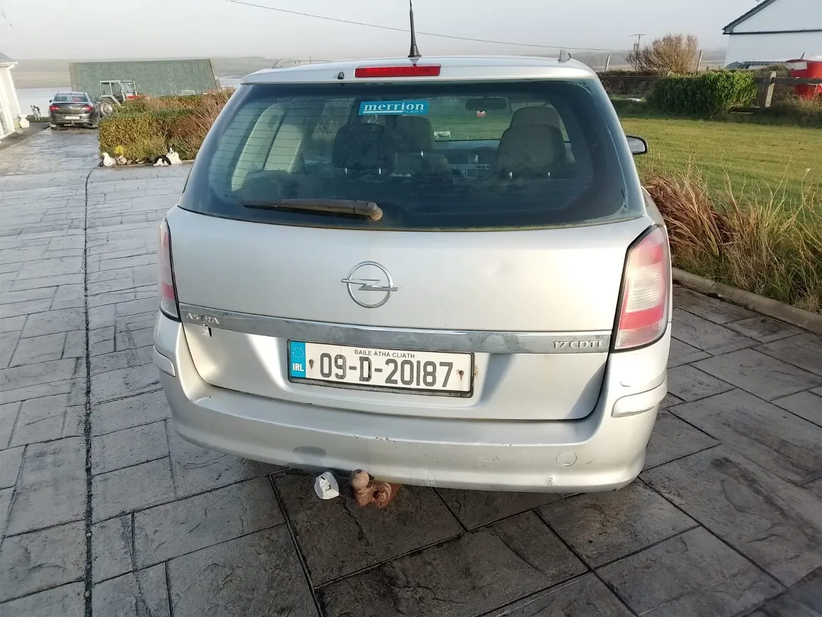 Opel Astra 2009 - Image 2