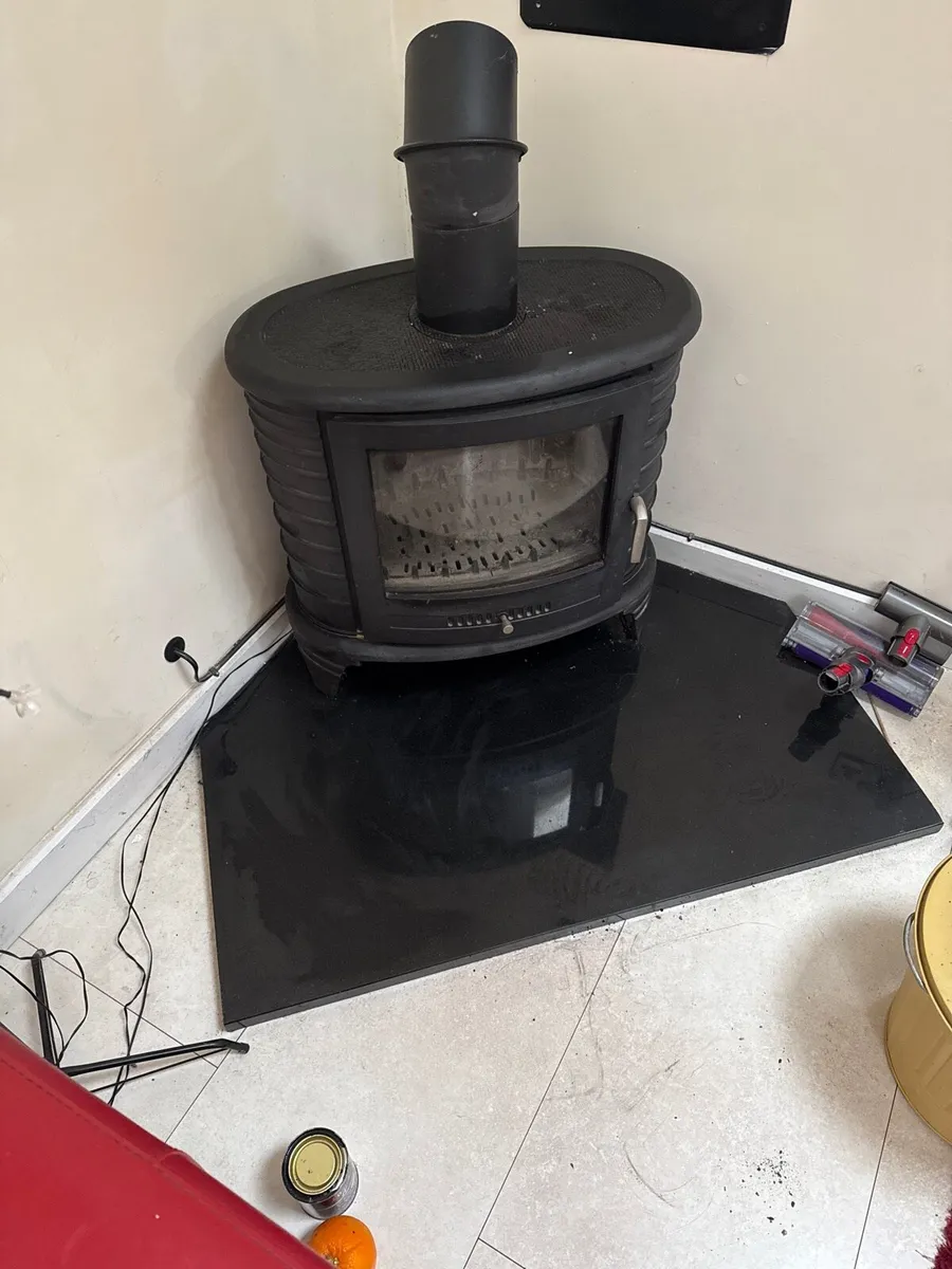Cast iron multi fuel stove - barely used. - Image 1