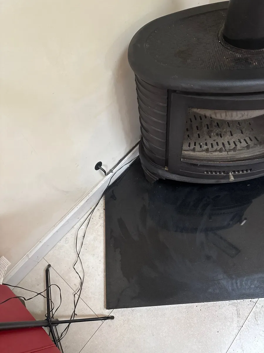 Cast iron multi fuel stove - barely used. - Image 2