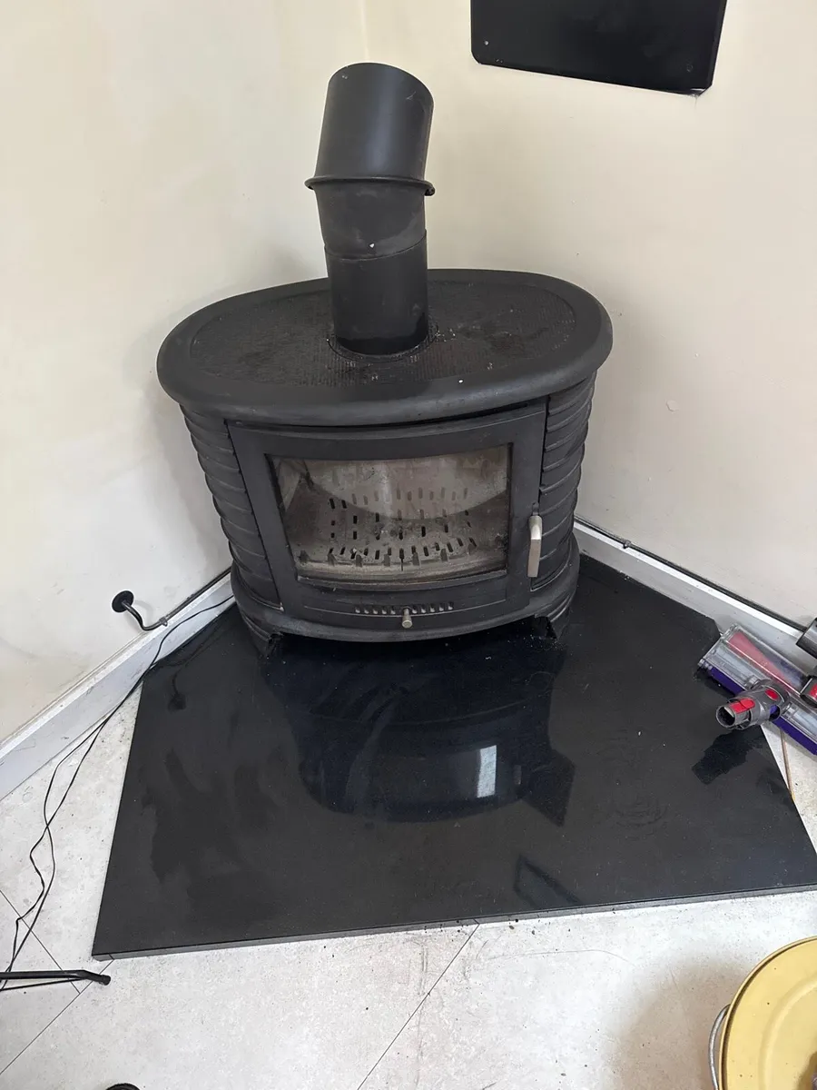 Cast iron multi fuel stove - barely used. - Image 3