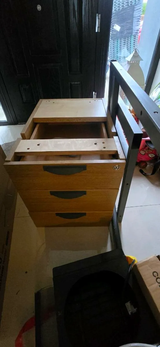 Office Desk - Image 3