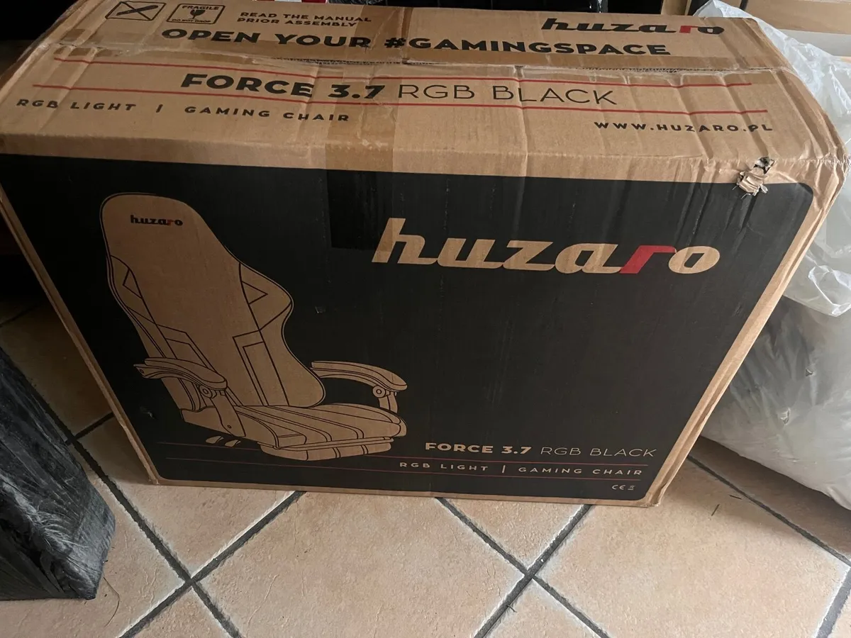 Huzaro Force 3.7 RGB Black Gaming chair - Image 4