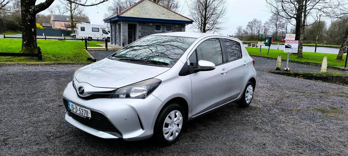 2015 TOYOTA VITZ 1.0 PETROL AUTOMATIC SAT NAV - Image 1