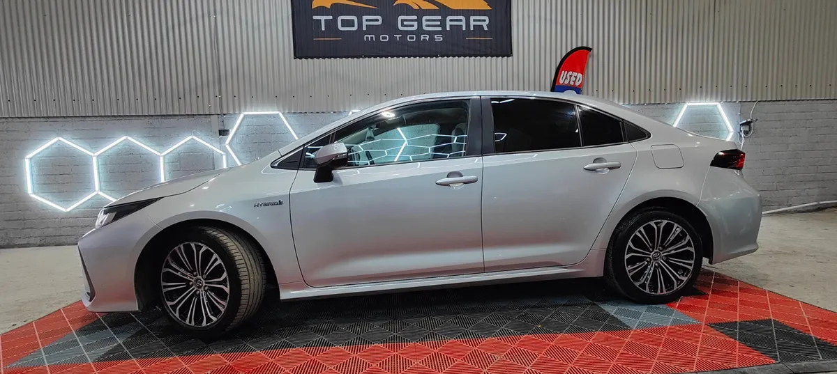 201 - Toyota Corolla 1.8 Petrol Hybrid NCT 2028 - Image 3