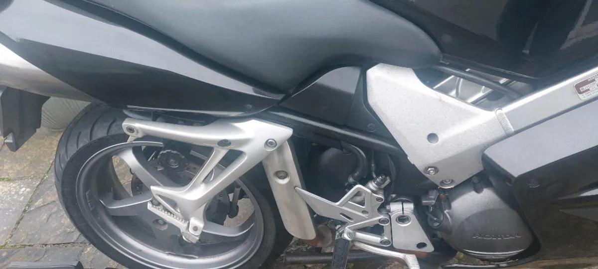 HONDA VFR 800 V TECH ABS 2009 - Image 2