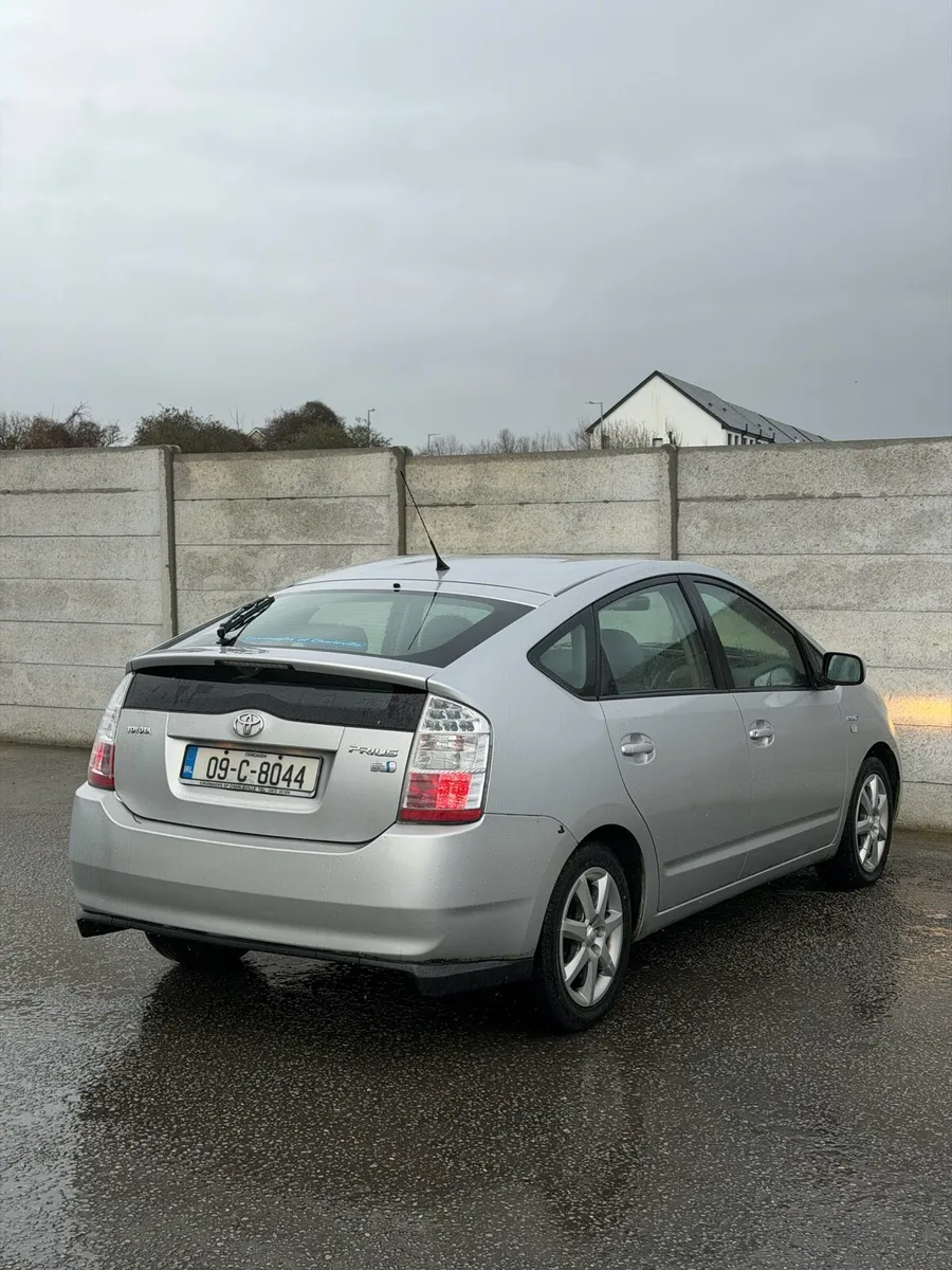 Toyota Prius 1.5 Hybrid Automatic - Image 4
