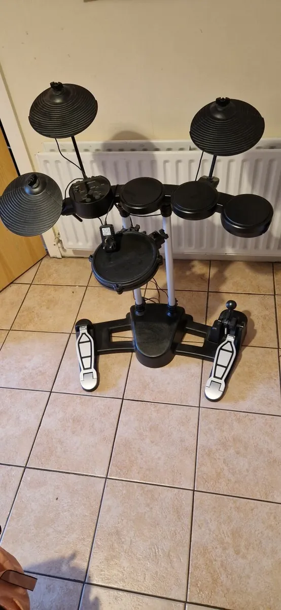 Drum kit - Image 1