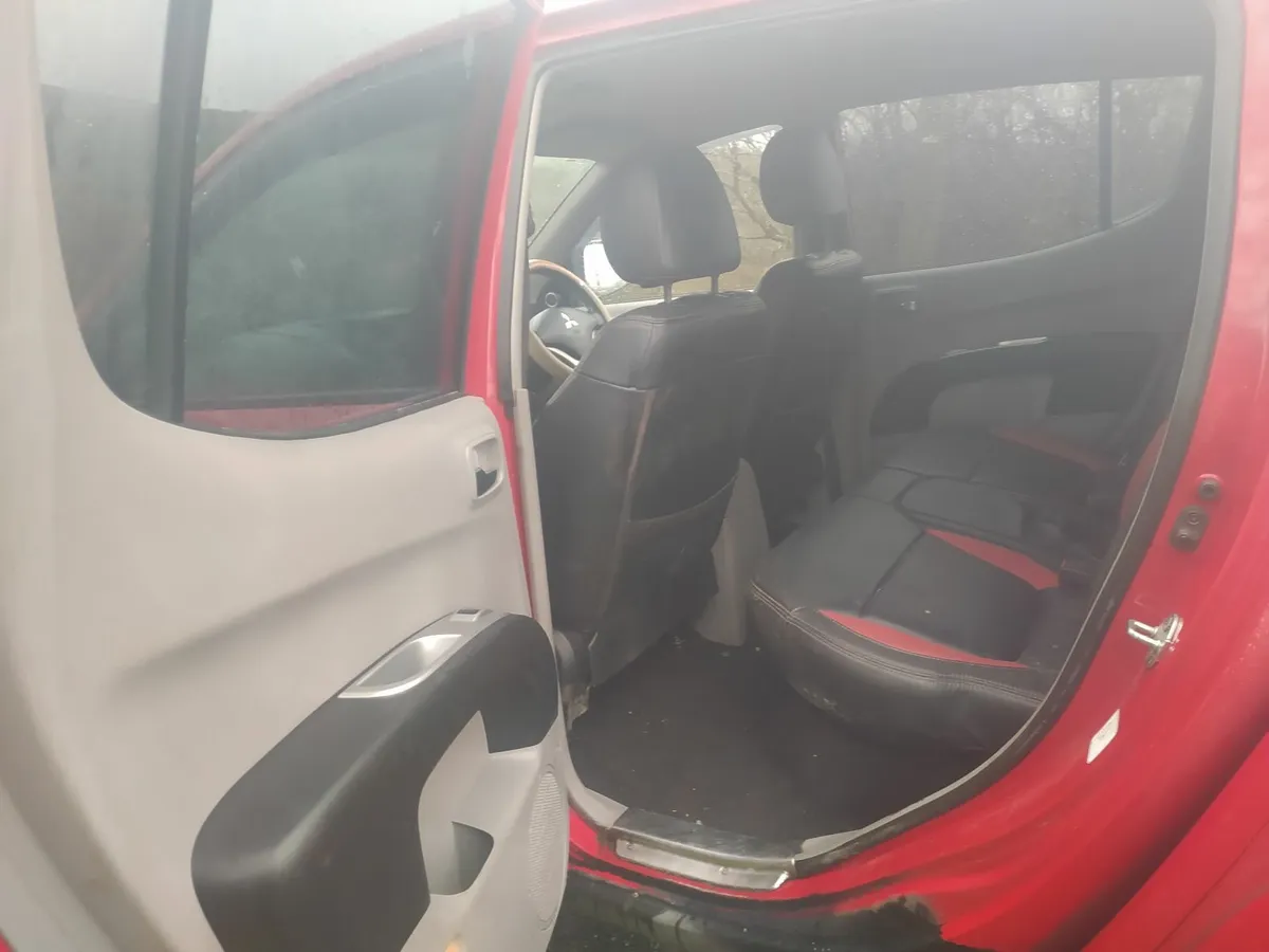 Mitsubushi L200 Triton Cvrt09/26 Top Spec Model - Image 4