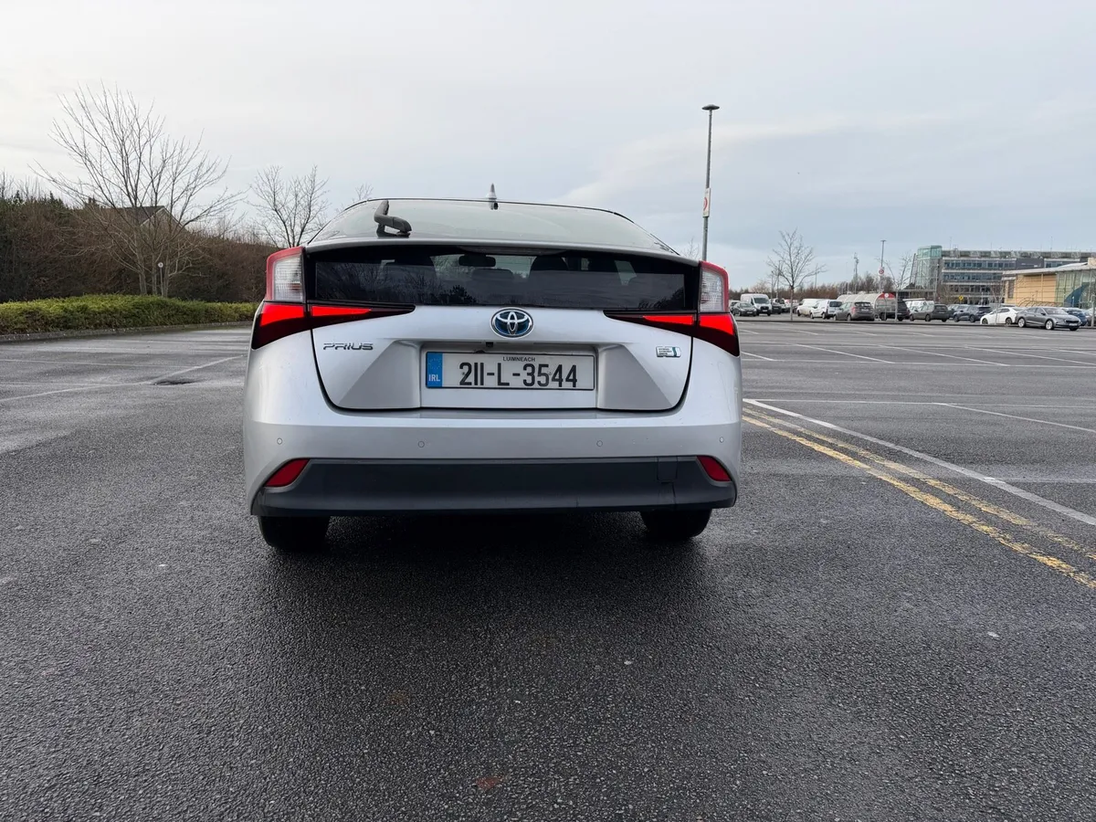 Toyota Prius HYBRID 1.8L Automatic - Image 3