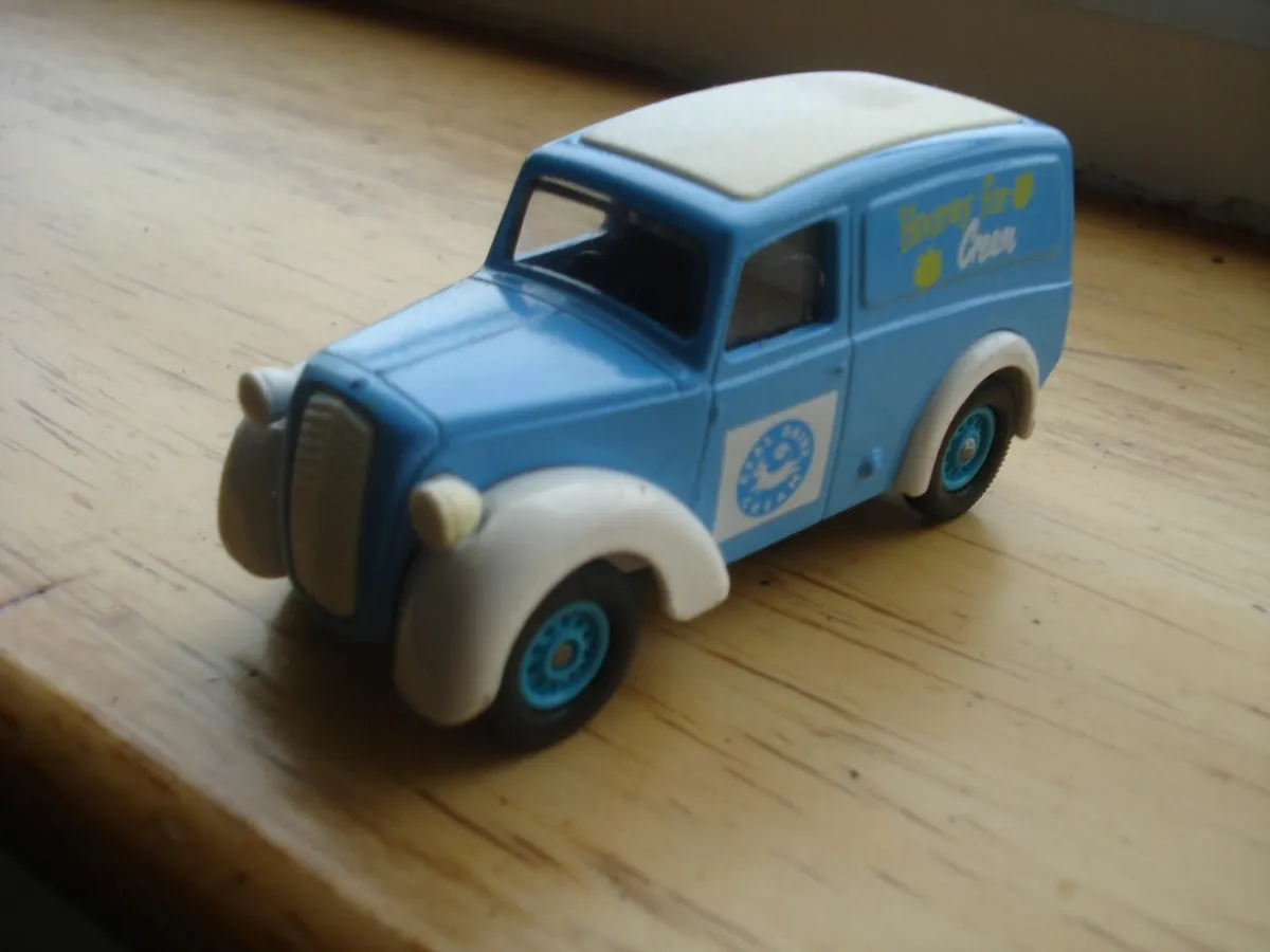 MORRIS MINOR/Z VANS & SCAMMELL TRACTOR MODELS. - Image 4