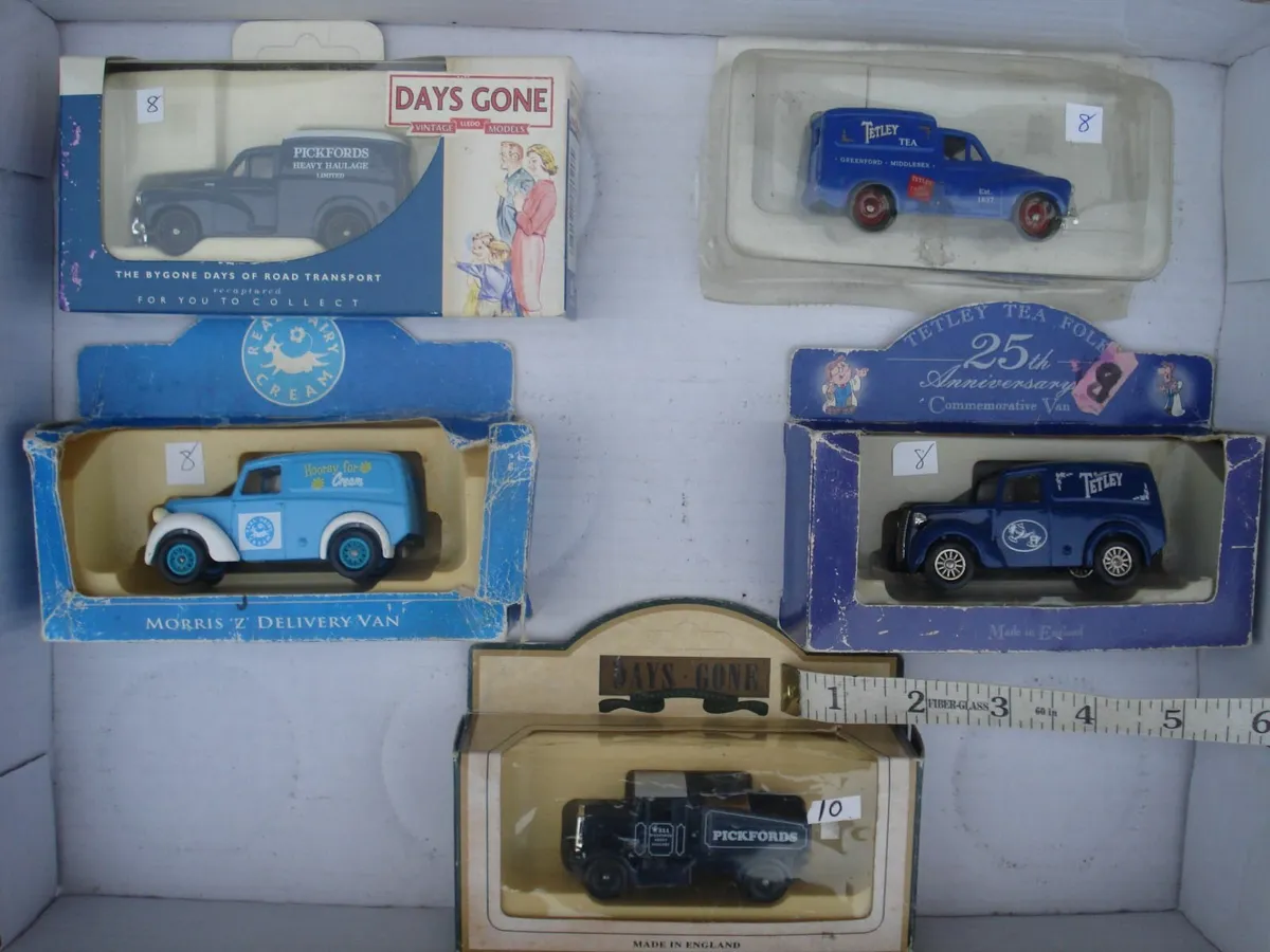 MORRIS MINOR/Z VANS & SCAMMELL TRACTOR MODELS. - Image 1