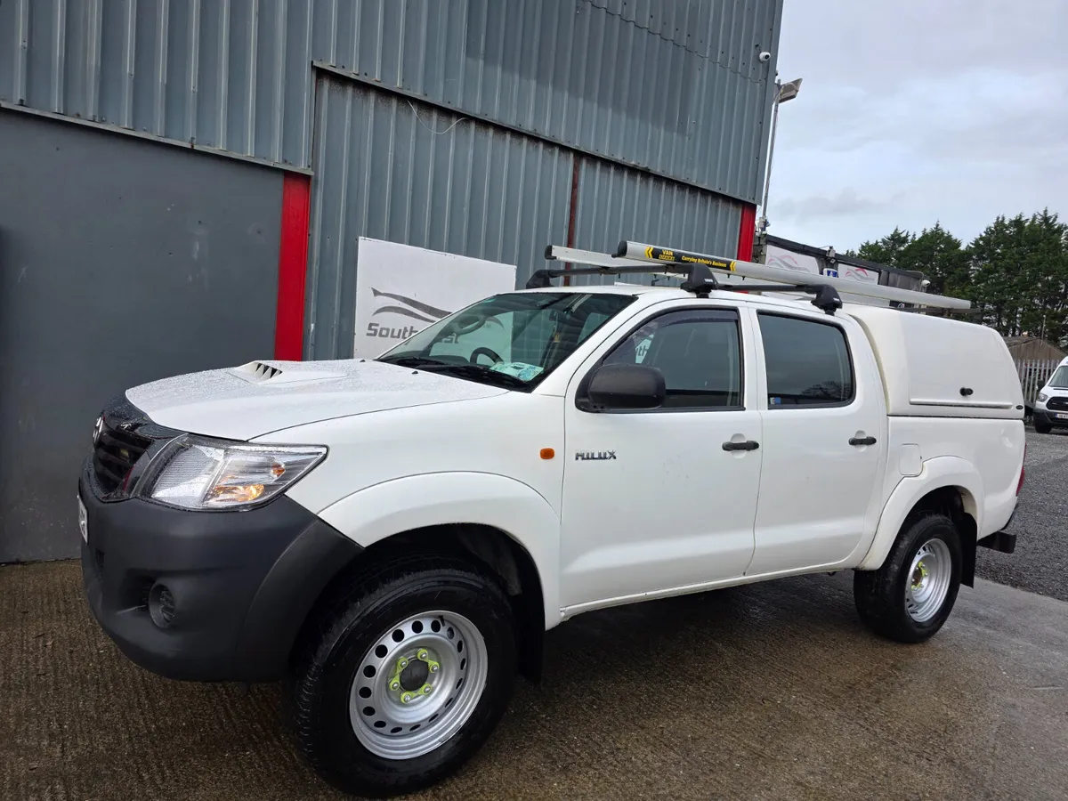 2015 Toyota HILUX ** DOE 07-26 Tax 03-26 ** - Image 4