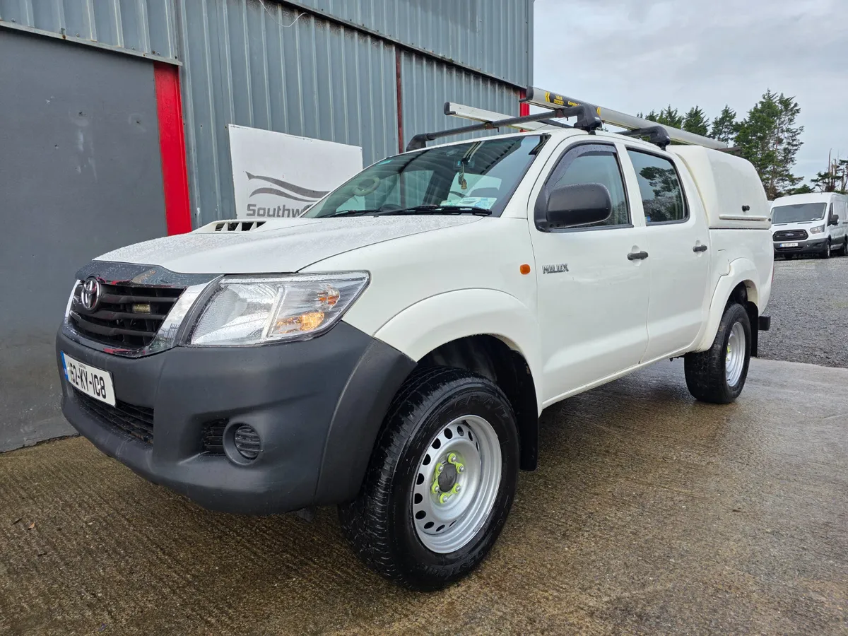 2015 Toyota HILUX ** DOE 07-26 Tax 03-26 ** - Image 1