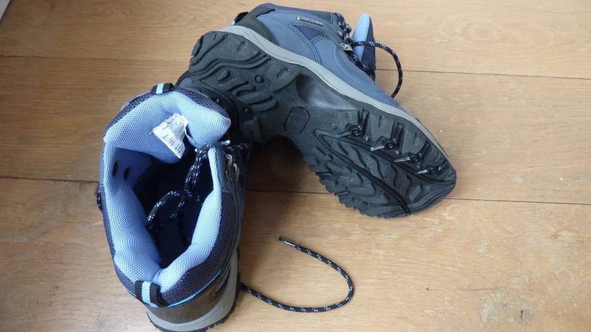 Women's walking boots - Image 3