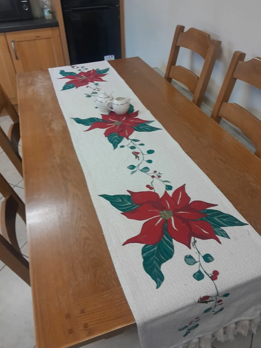 Table and chairs - Image 1