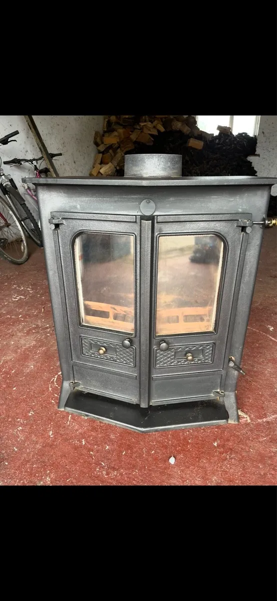 Charnwood 14B solid fuel stove - Image 1