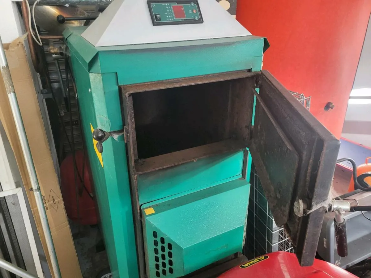 Wood burning stove. - Image 1