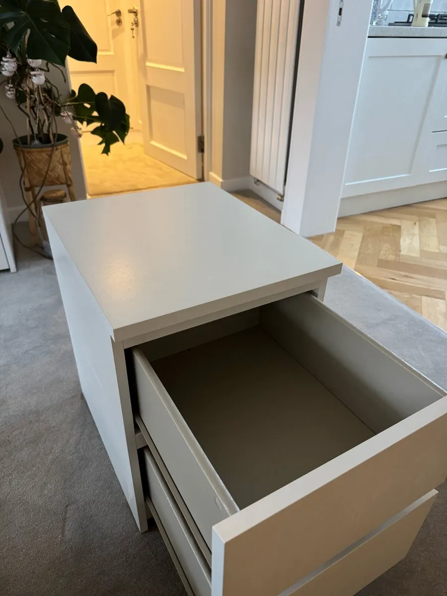 Pair of Bedside Lockers - Image 3