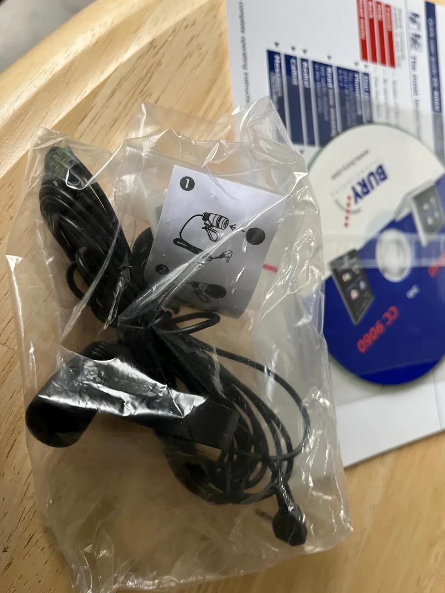 Bluetooth handsfree car kit - Image 3