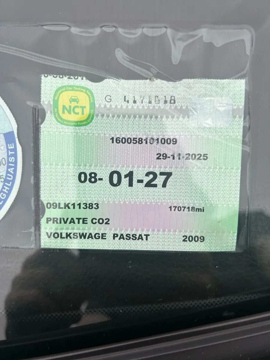 2009 Volkswagen Passat - Image 1