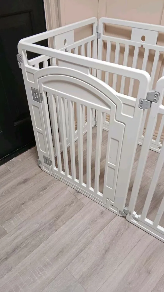 Pet enclosure - Image 2