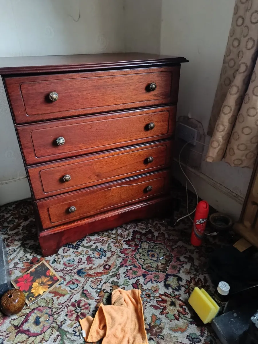 Chest of drawers