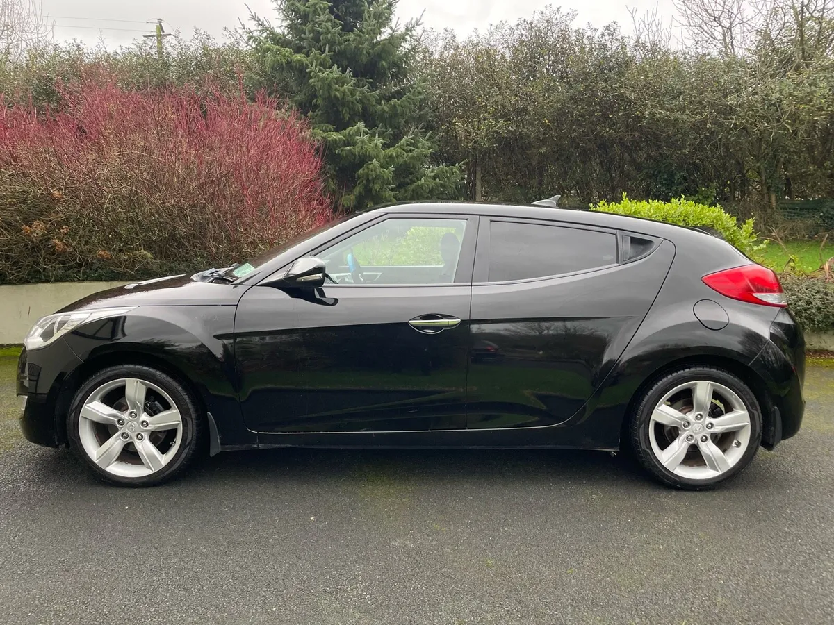 2012 Hyundai veloster - Image 4
