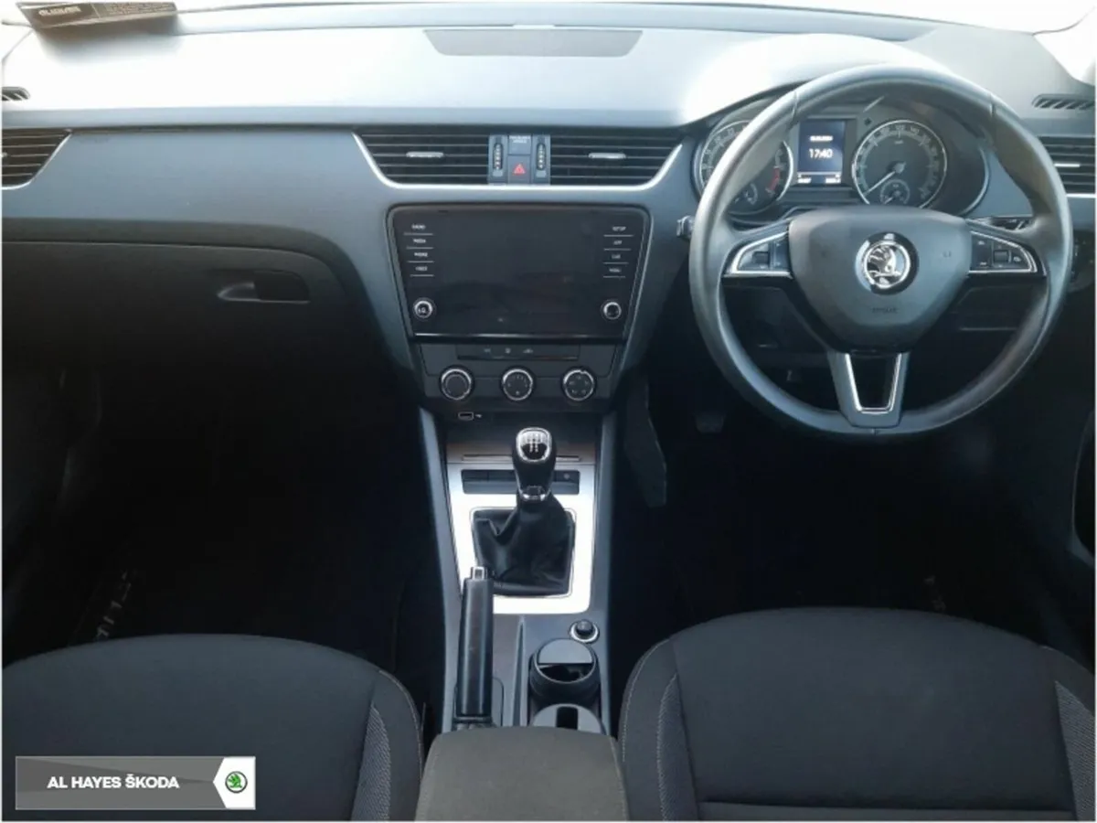 Skoda Octavia **TINY MILEAGE**AMBITION 1.6TDI 115H - Image 2