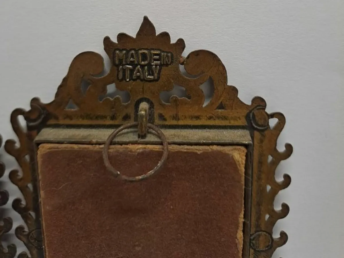 Vintage dollhouse picture frames - Image 4