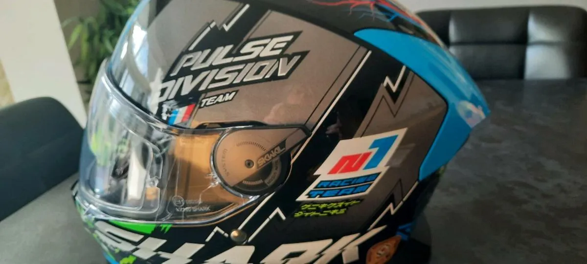 SHARK motorcycle helmet - Image 4