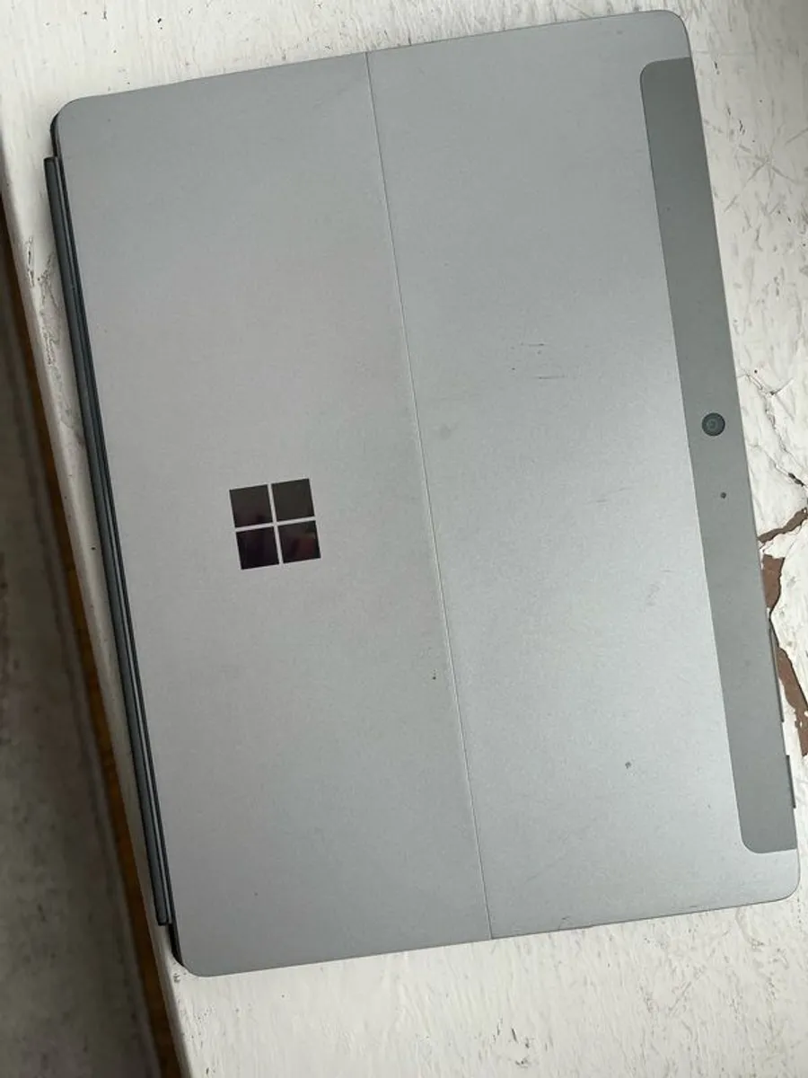 Microsoft Surface Go 2 Windows 11 Pro Keyboard 200 - Image 1