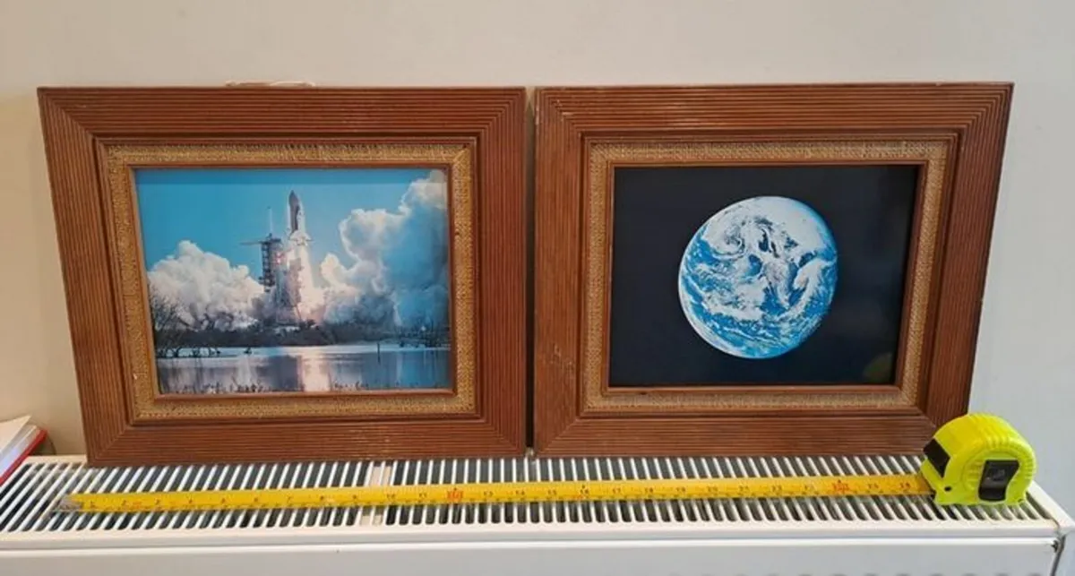 Vintage pictures frames Space - Image 1