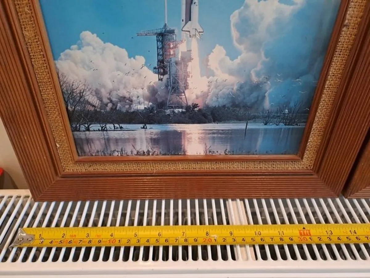 Vintage pictures frames Space - Image 3