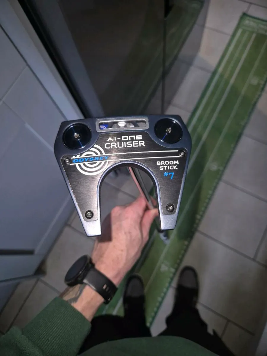 Odyssey #7 Broomstick Putter - Image 1