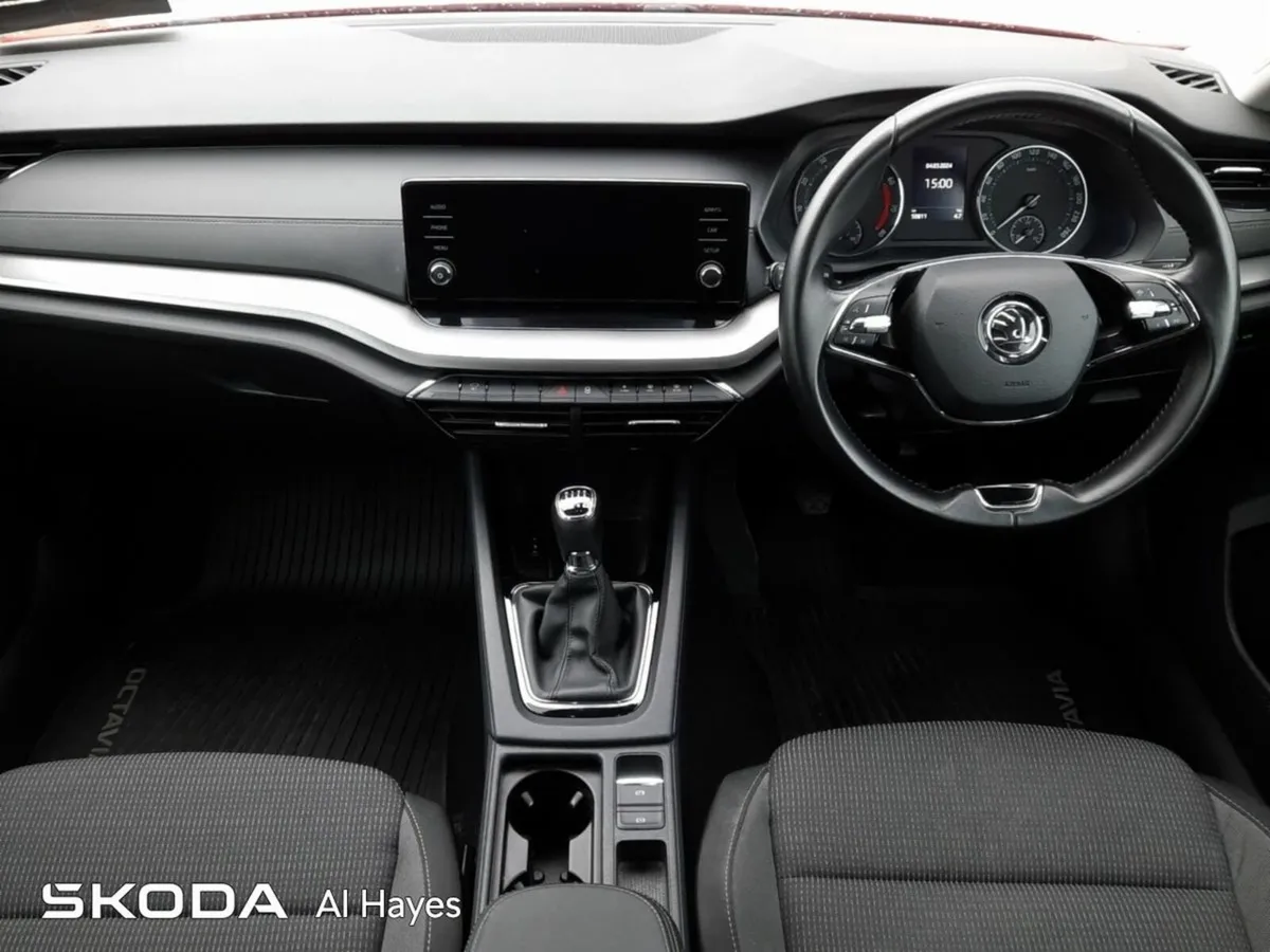 Skoda Octavia **TINY MILEAGE** AMBITION 2.0TDI 115 - Image 2