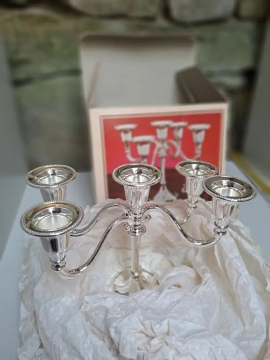 5 light minstrel Candlebra - Image 1