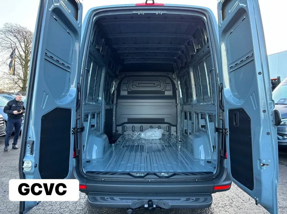 Mercedes-Benz Sprinter 319 MWB HIGH ROOF - Image 4
