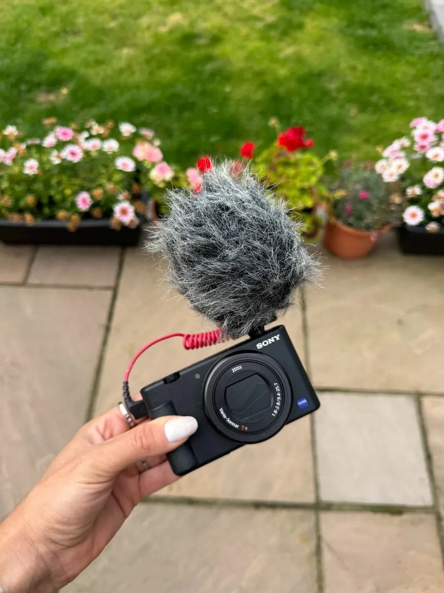 Sony ZV-1 + Rode Microphone (Vlogging/Video Setup) - Image 1