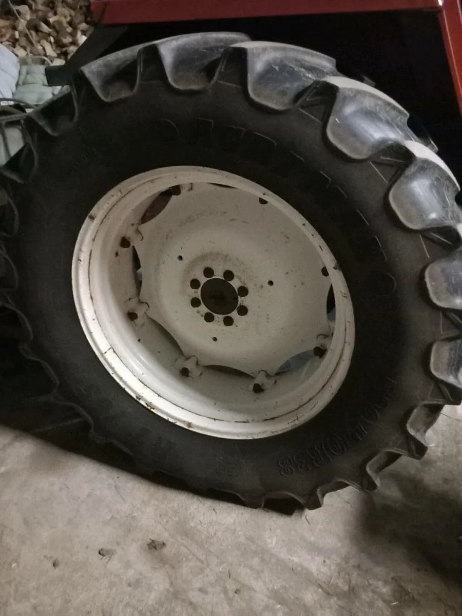 Tractor tyres - Image 1