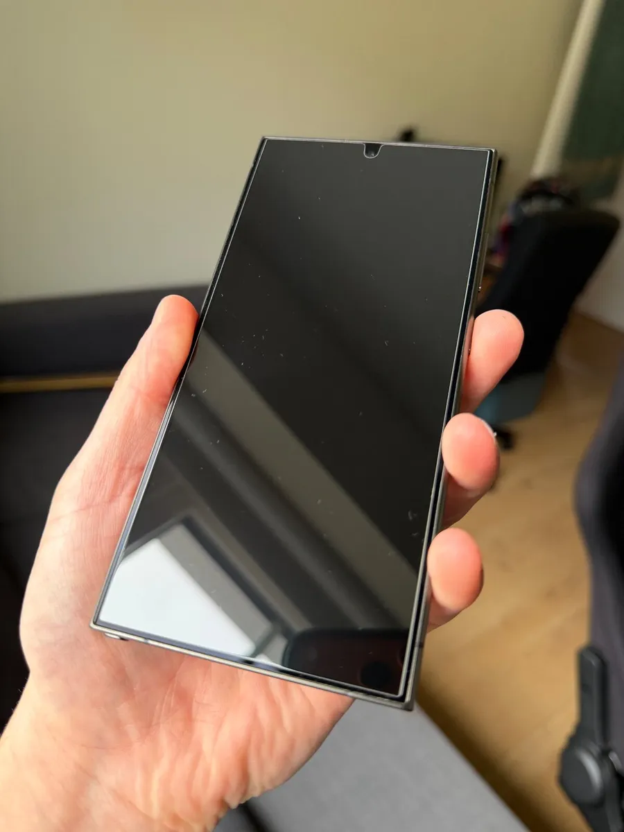 Samsung Galaxy S24 Ultra 512GB – Like New, Boxed - Image 2