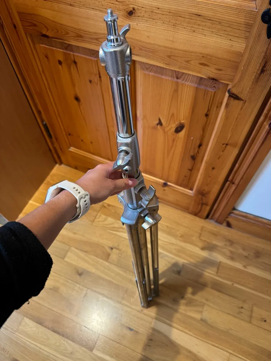 Tripod Stand for Lights — Neewer