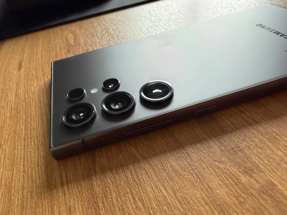 Samsung Galaxy S24 Ultra 512GB – Like New, Boxed - Image 4